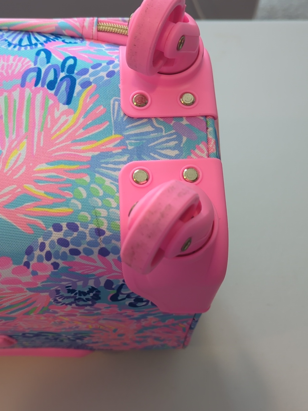 NWOT Lilly Pulitzer GWP Under The Seat Carry-On Rolling Luggage Suitcase - Picture 7 of 7